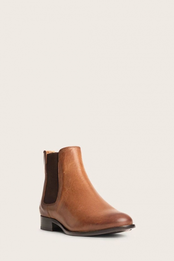 FRYE | WOMEN'S CARLY CHELSEA-Cognac